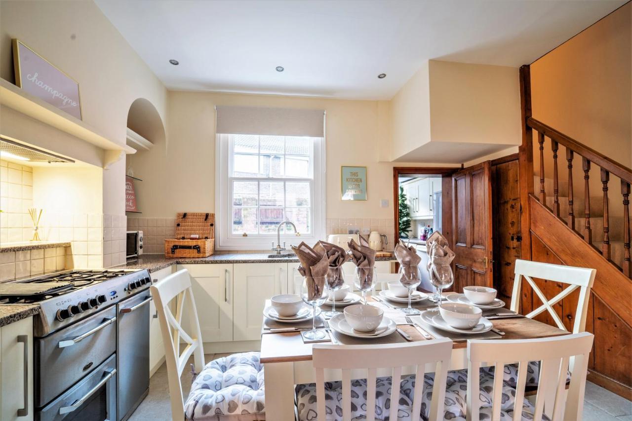 The Cottage In Chester, Sleeps 6 With Free Parking 外观 照片