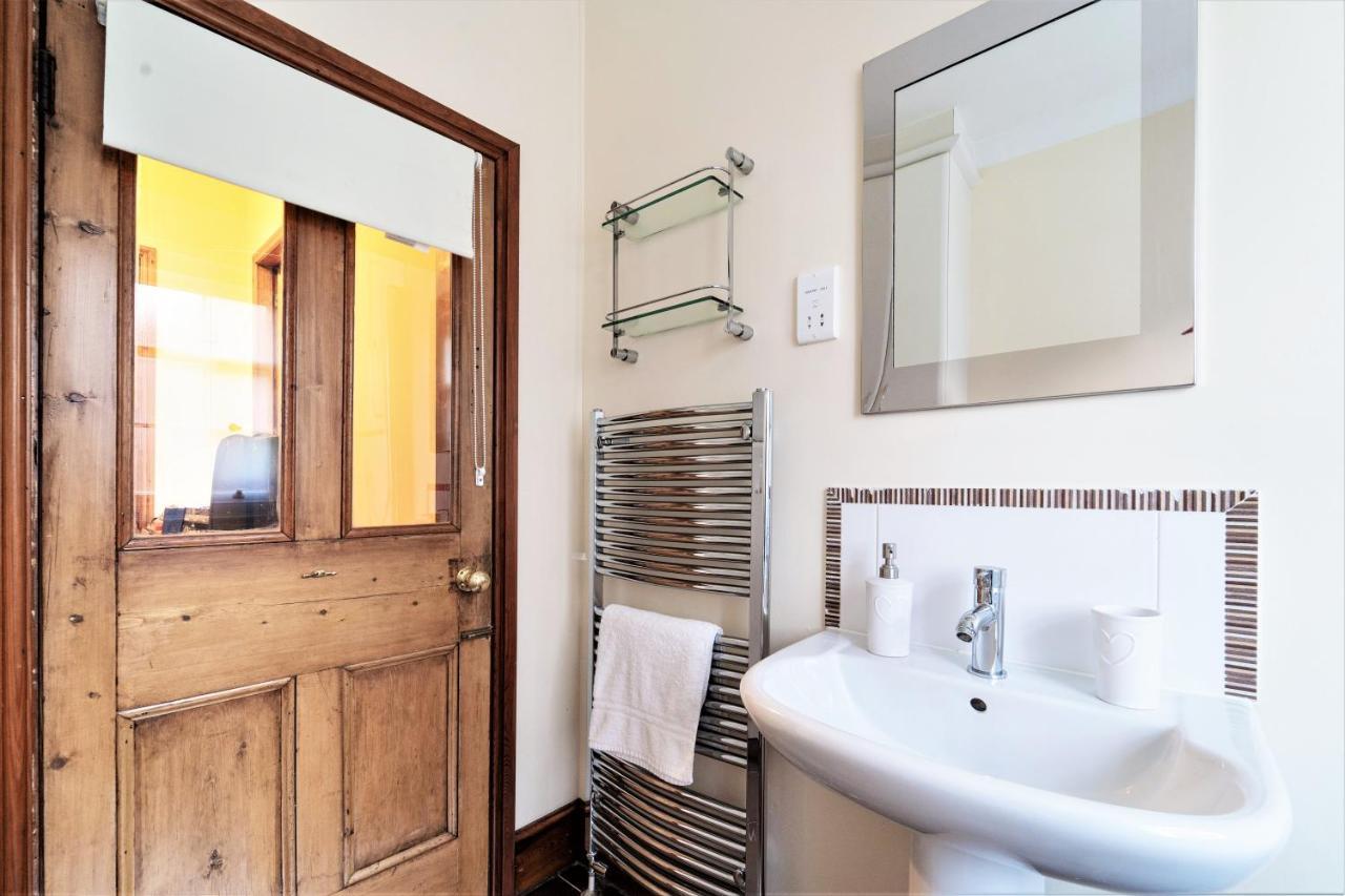 The Cottage In Chester, Sleeps 6 With Free Parking 外观 照片